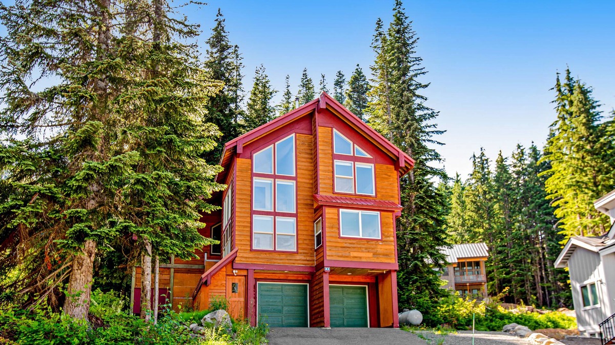Hyak Cabin | Mountain-view lodge with gas grill, washer/dryer, & WiFi - walk to ski lifts