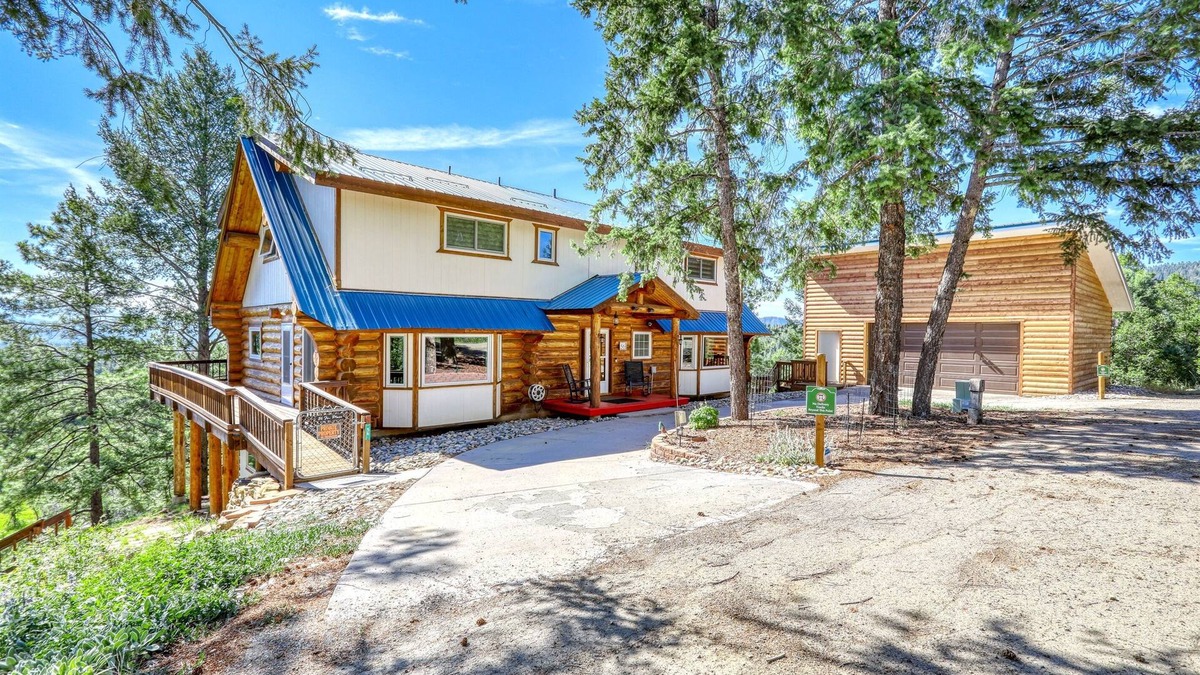 Pagosa Springs Cabin | Mountain-View Log Cabin on 5 Acres w/Game Room
