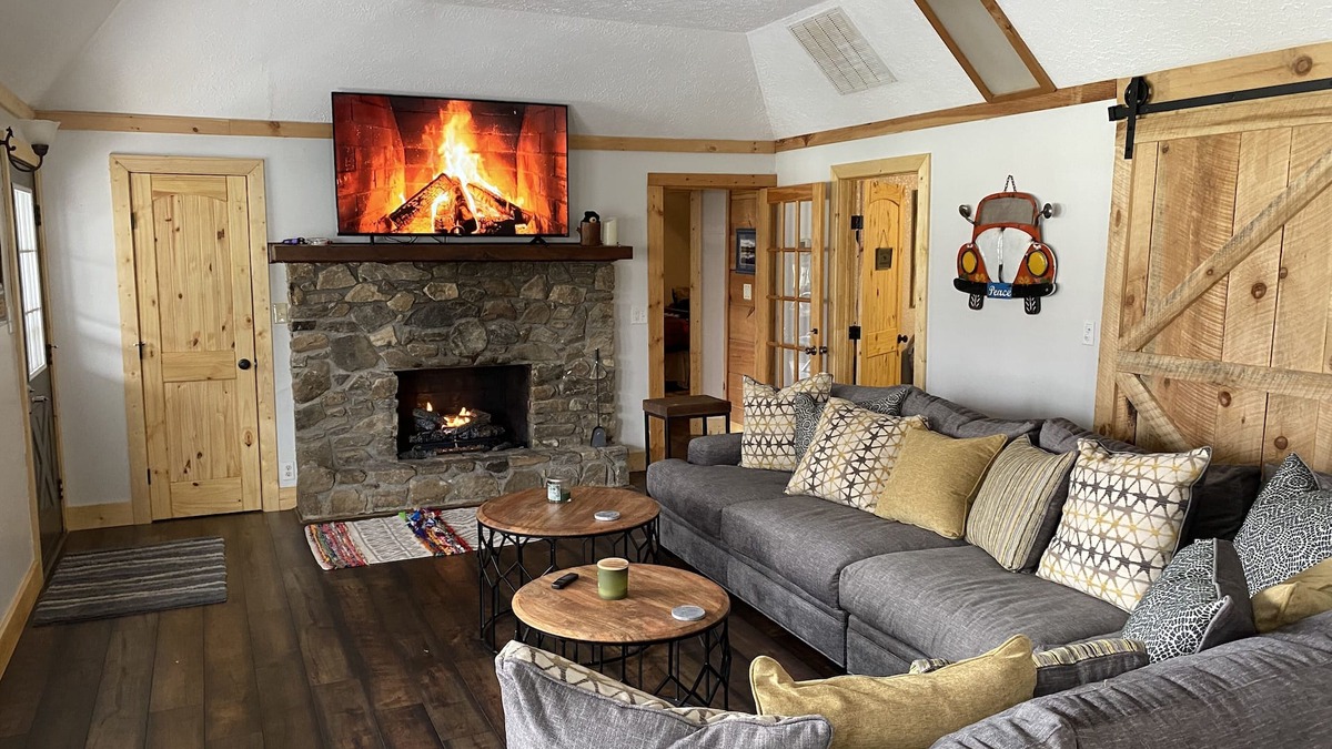 Maggie Valley Cabin | Mountain View Lodge One Level Easy Access Pet Friendly Family Gatherings