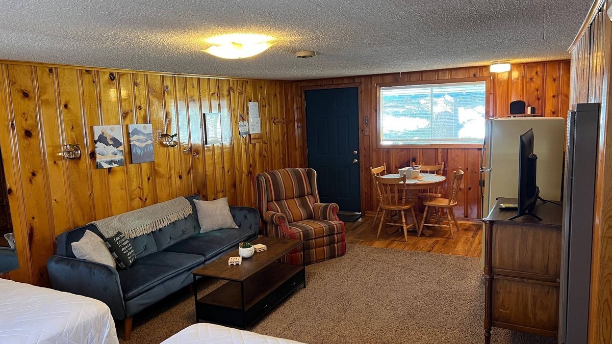 Red River Apartment | Mountain View Lodge Kitchenette Suite - Room 10