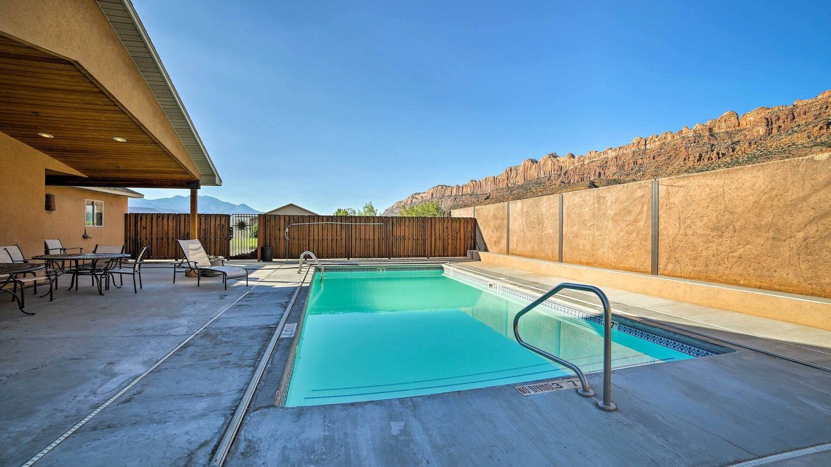 Moab South Valley Cottage | Mountain-view Moab Home w/Pool & Hot Tub Access!