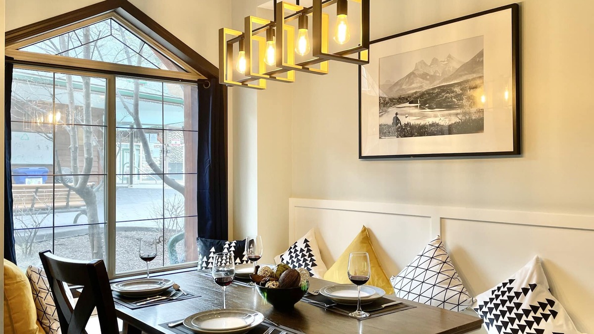 Canmore Ski Chalet | *Mountain View * NewlyReno luxury 2 BR/2BA chalet w/AC, pool open year round
