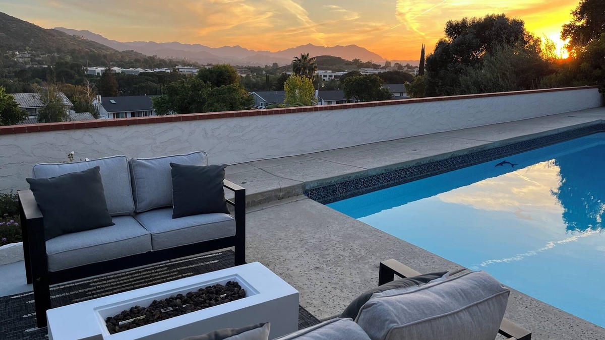 Agoura Hills House | Mountain View Poolside Retreat-Spacious 5-bedroom house in Agoura Hills Ca