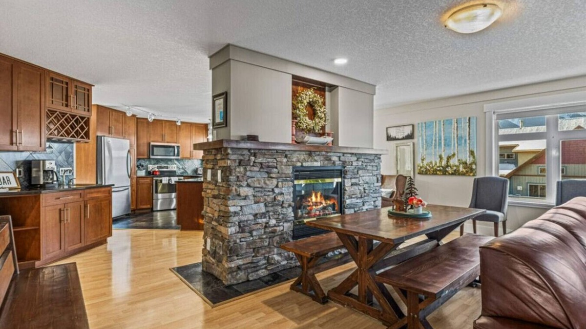 Cougar Creek Condo | Mountain View Retreat: Elegant 3BR condo w/gym