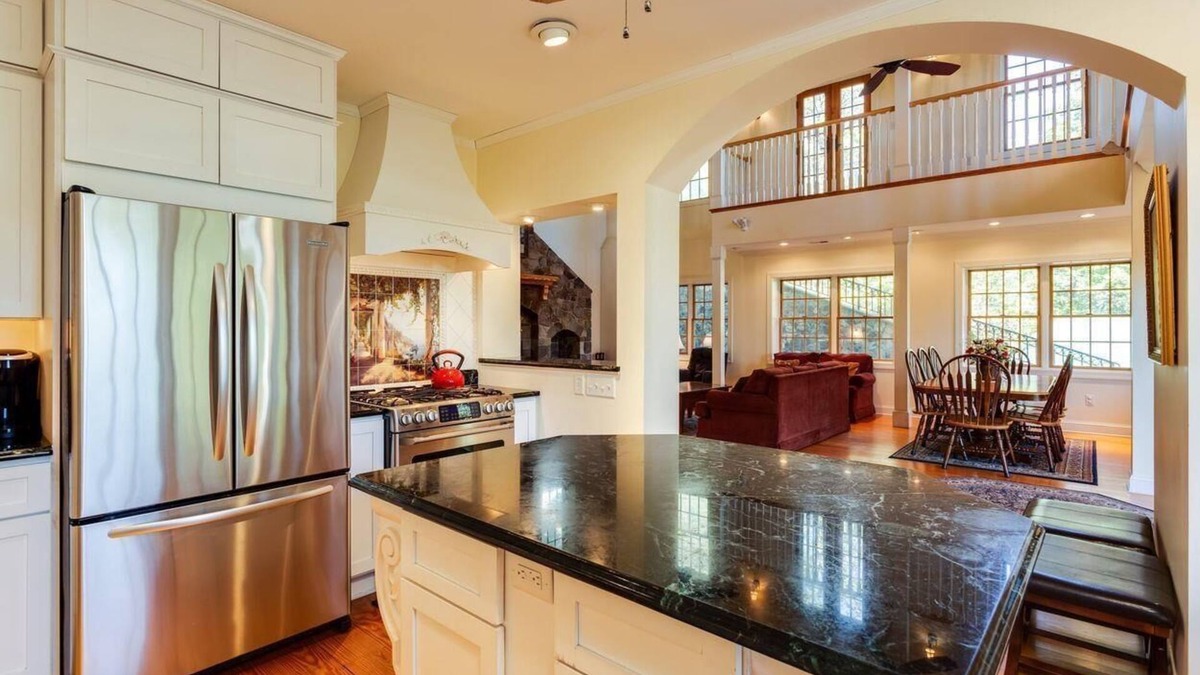 Hood House | Mountain View Retreat