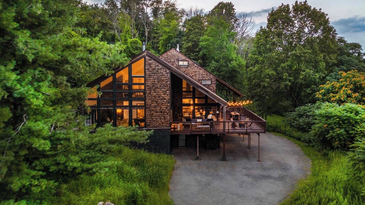Warwick Ski Chalet | Mountain View Retreat w/Hot Tub, Theater, and Gym