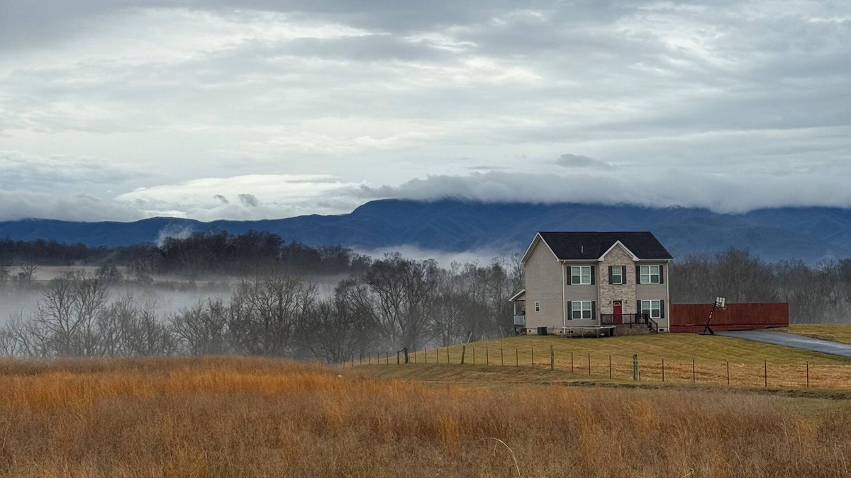 Greene County House | Mountain View set on 2+ acres near Greeneville TN