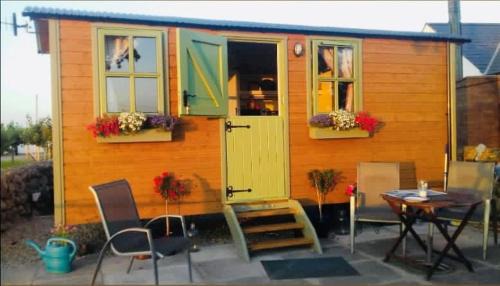 Kilkeel Apartment | Mountain View Shepherds Hut