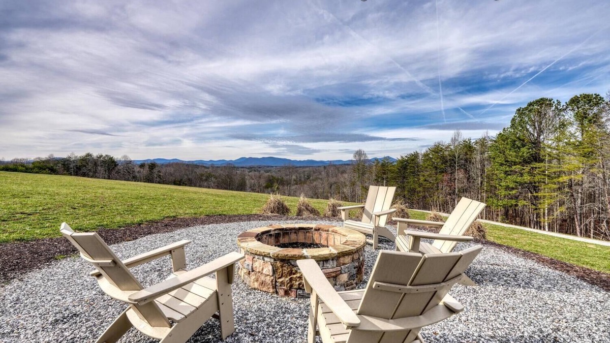 Dahlonega Cabin | Mountain View Sip & Stay - near wineries, hikes, and towns!