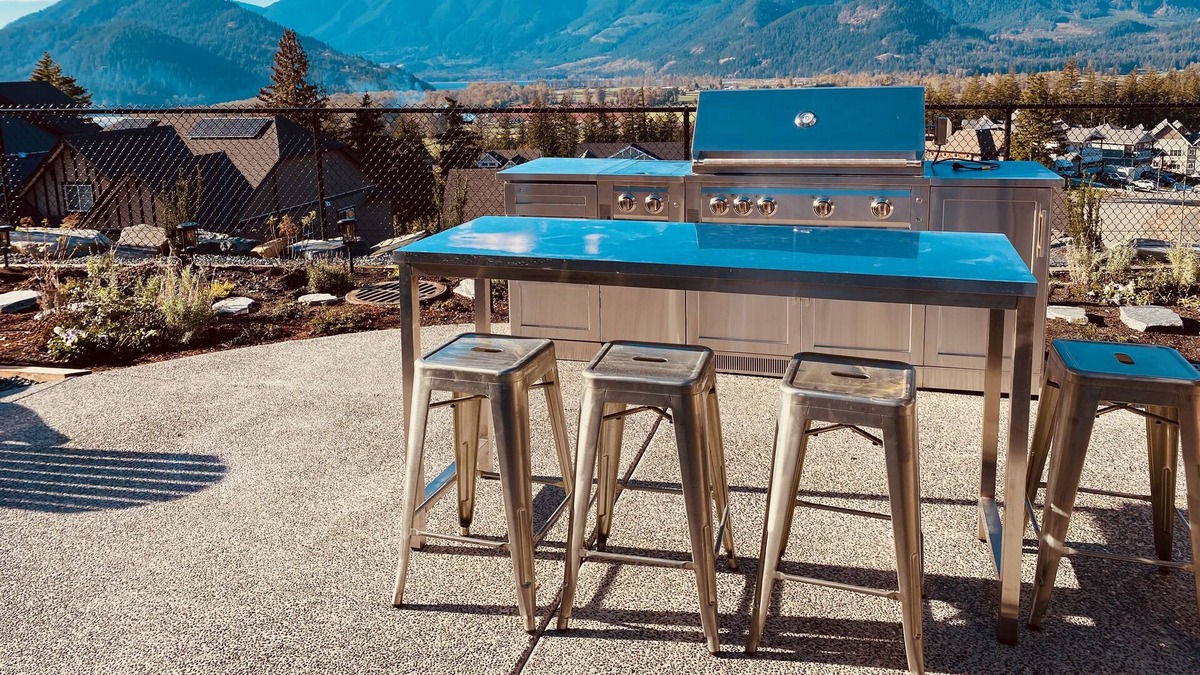Agassiz House | Mountain View Spa Retreat
