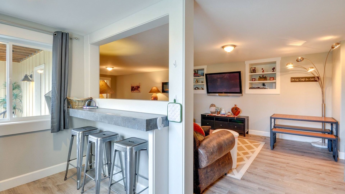 Yacolt Apartment | Mountain-View Yacolt Apartment w/Private Patio!