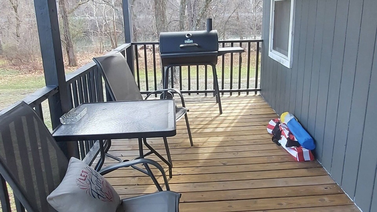 Pence Springs House | Mountain Views and River Getaway/with no cleaning fees