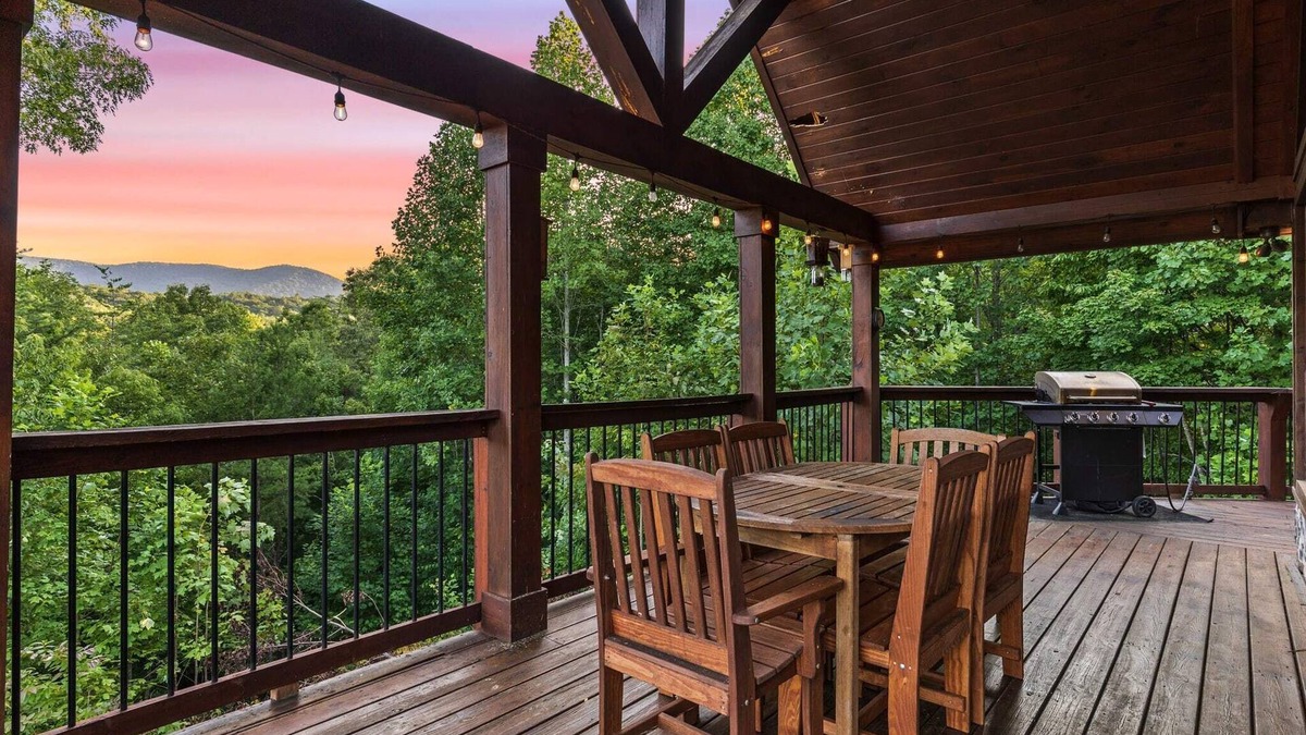 Epworth House | Mountain Views~ Hot Tub&Pool Table~ FirePit~ Games