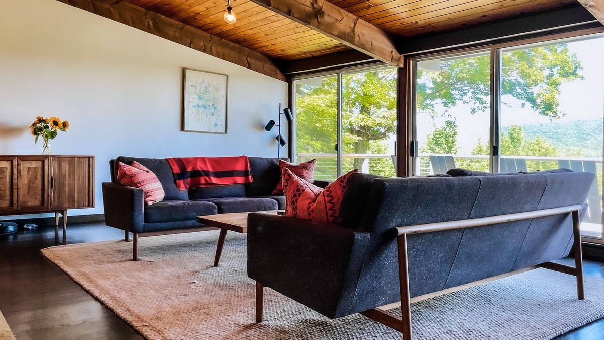 Weston House | Mountain views, Midcentury Modern with hottub, fireplaces, on 10 acres.