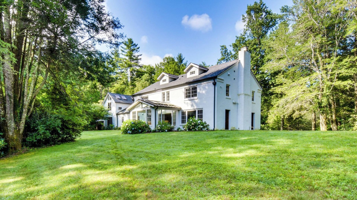 Highlands House | Mountain Views: Modern Mansion in Highlands!