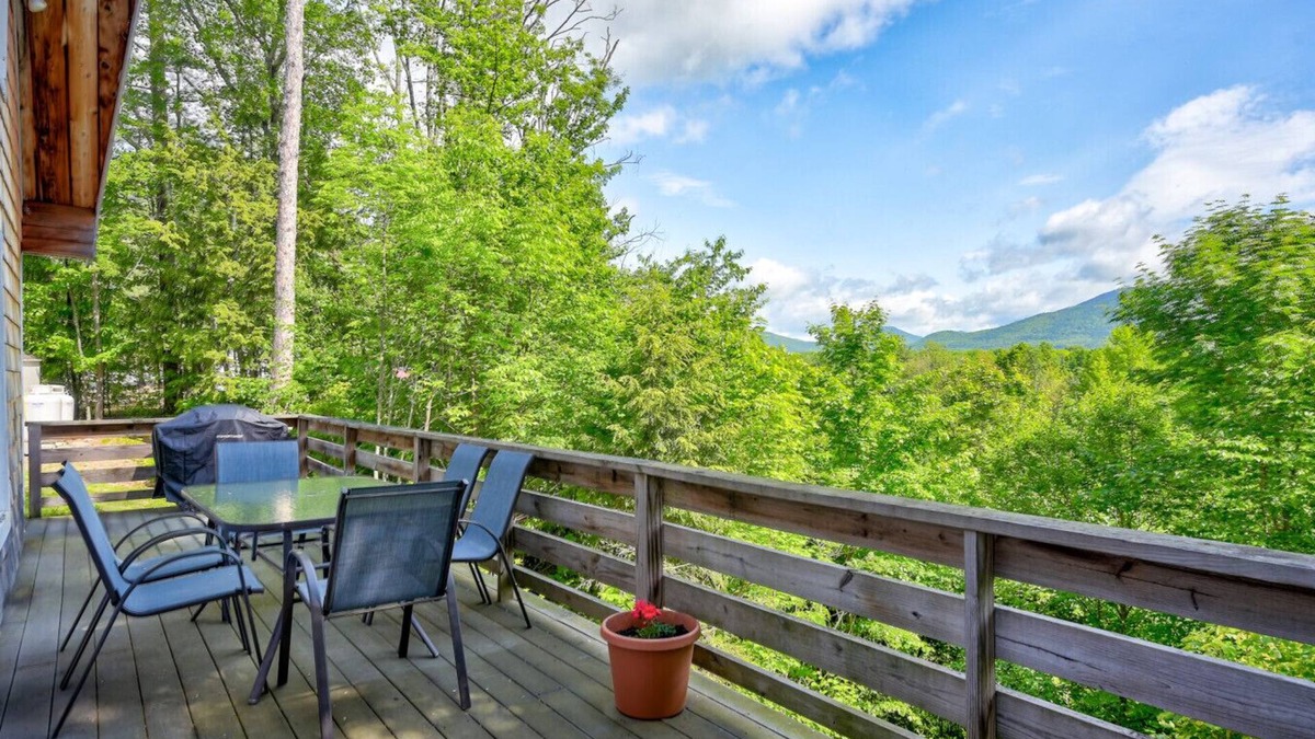 North Conway Cabin | Mountain Views Moon Cottage