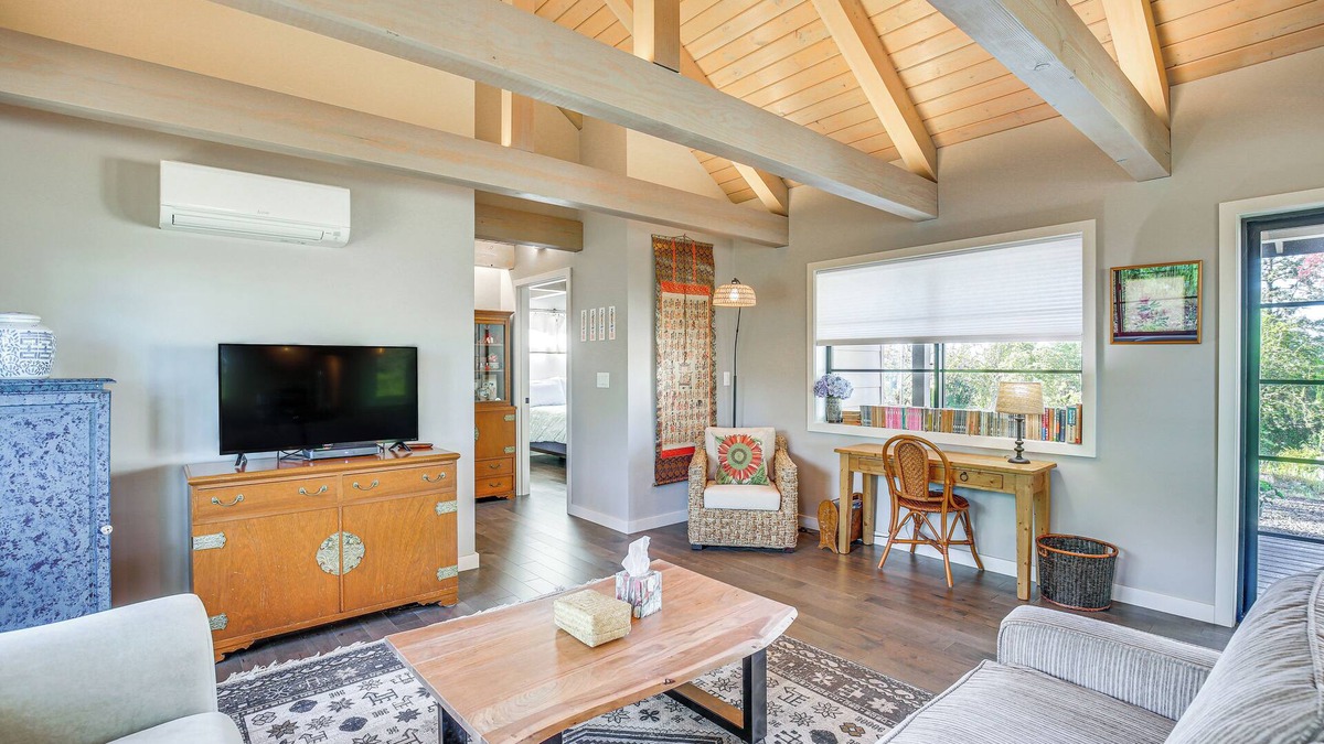 Thurston Cottage | Mountain Views: Peaceful Eugene Country Cottage!