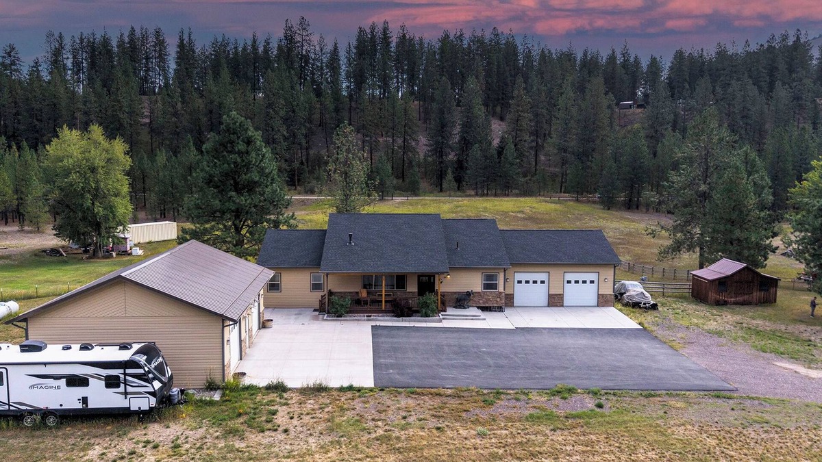 Alberton House | Mountain Views & River Access-Dog-Friendly Retreat Near Missoula In Alberton!