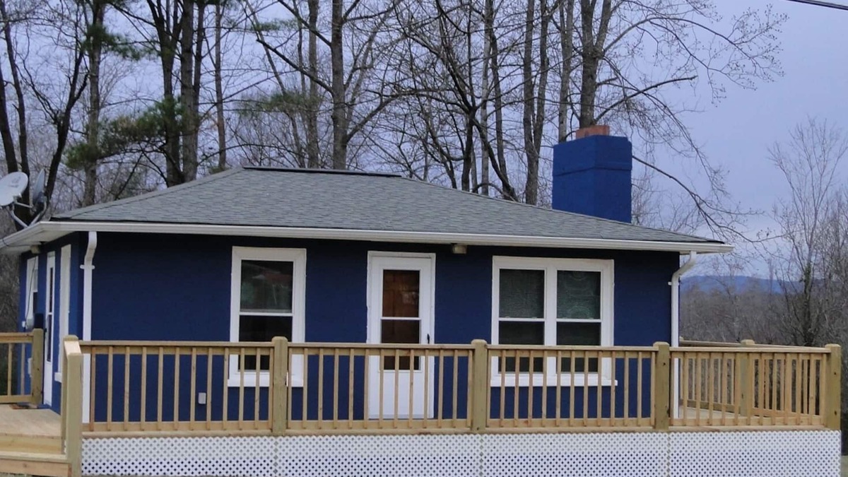 Arlington House | Mountain Views, River fun, Hiking, Biking, Breweries, Golf, and Wineries galore