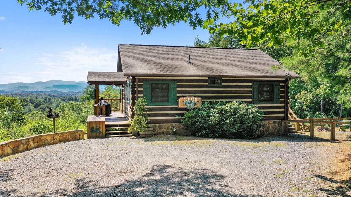 My Mountain Cabin | Mountain Views! Romantic, cozy luxury cabin; Hot tub, wifi, Sat TV, mins from BR