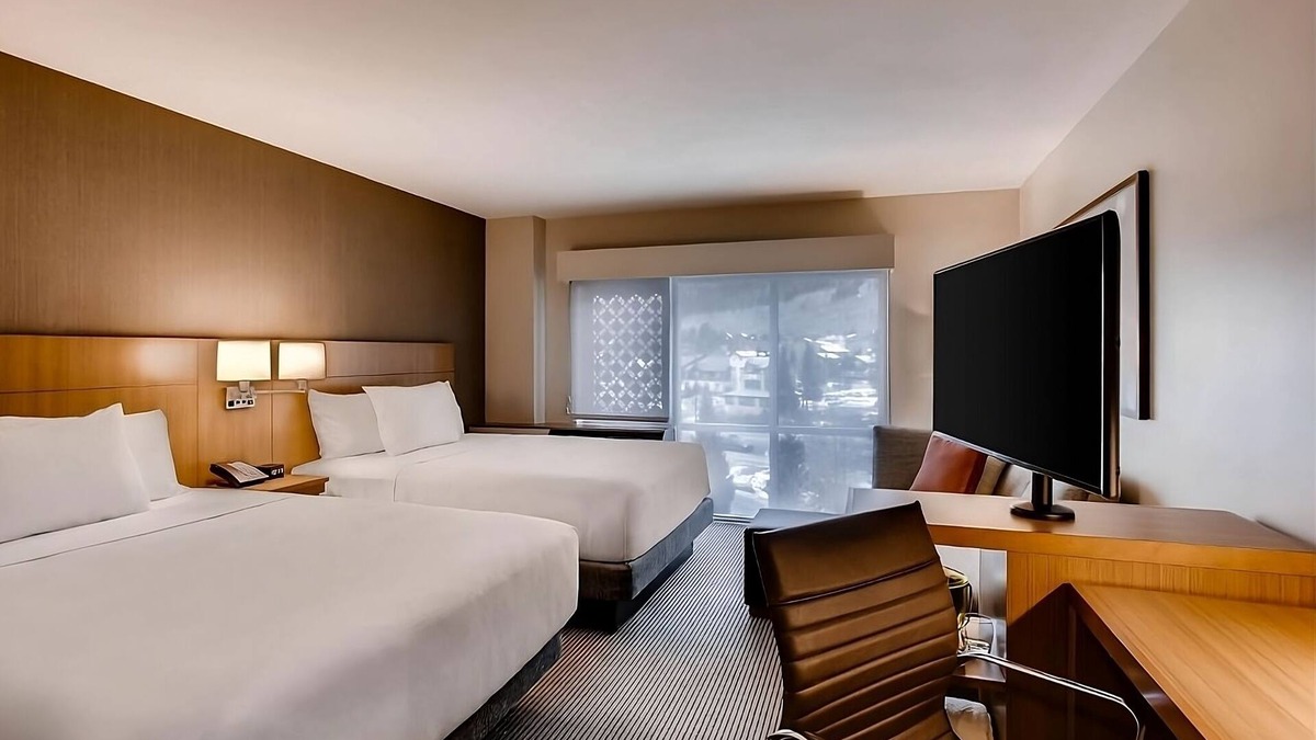 Mountain House Hotel | Mountain Views, Ski Slopes, Heartwarming Breakfast, Jacuzzi, All in One Place!