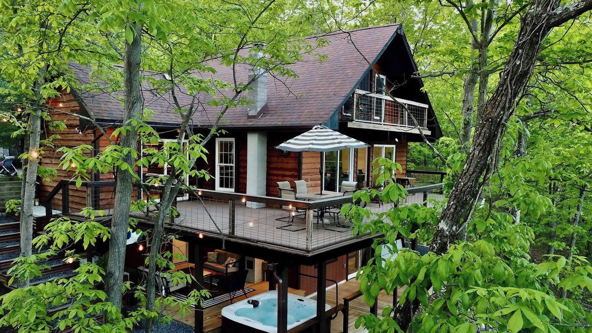 East Stroudsburg Ski Chalet | Mountain Views Hot Tub Sauna Firepit EV Charger Seclusion