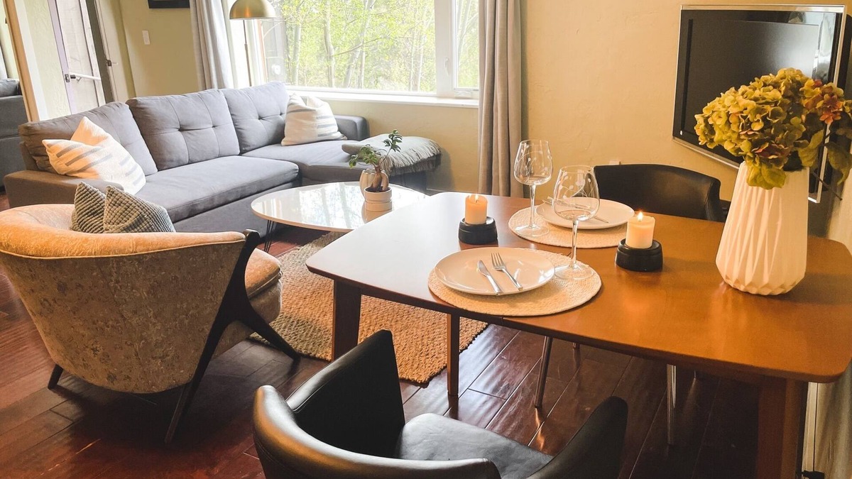 Weisshorn Apartment | Mountain VIEWS, WALK to Town, Modern