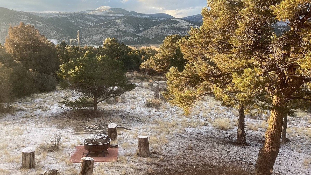 Alpine Village Cabin | Mountain views, walk to National Forest, close to Rio Grande