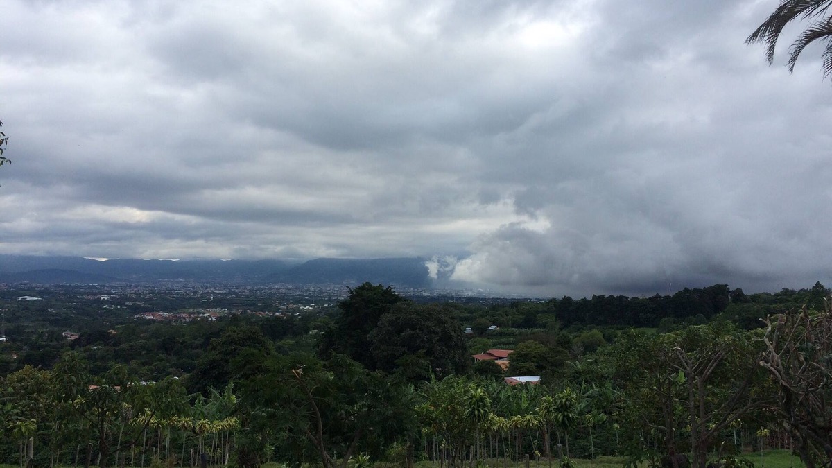 Roble Cottage | Mountain villa 15 minutes from S. José, with spectacular views of the Valle C.