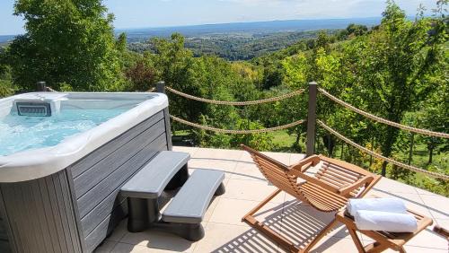 Breznik Plesivicki Villa | MOUNTAIN VILLA CARIN new Holiday House - 4 ROOMS - JACUZZI - PANORAMIC VIEW - free PARKING - near Zagreb - Samobor - Karlovac - Jastrebarsko