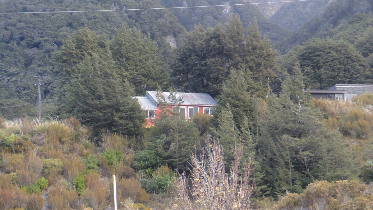 Arthur's Pass Cottage | Mountain Village Bach