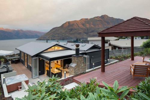 Fernhill House | Mountain Vista - beautifully renovated home with spa pool