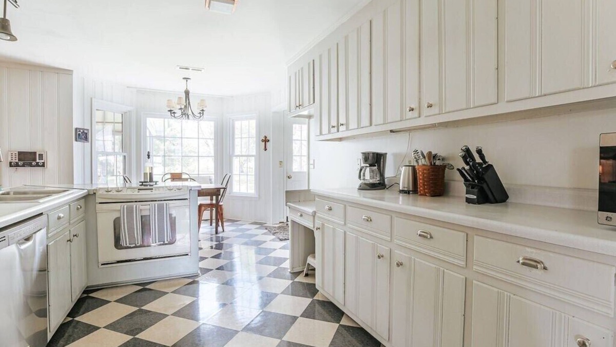 Waynesboro House | Mountain Vista: Game Room + Views