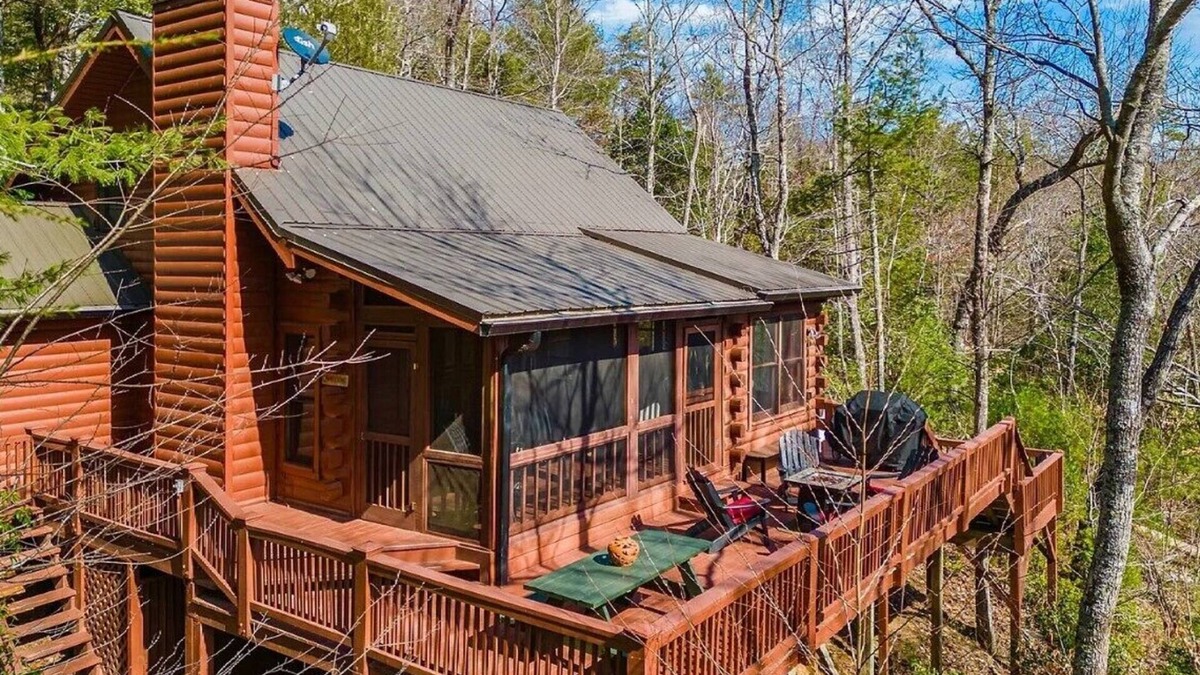 Hidden Lake Cabin | Mountain Vista is pet friendly with a Mountain view, hot tub and fire-pit and a screened porch. WiFi