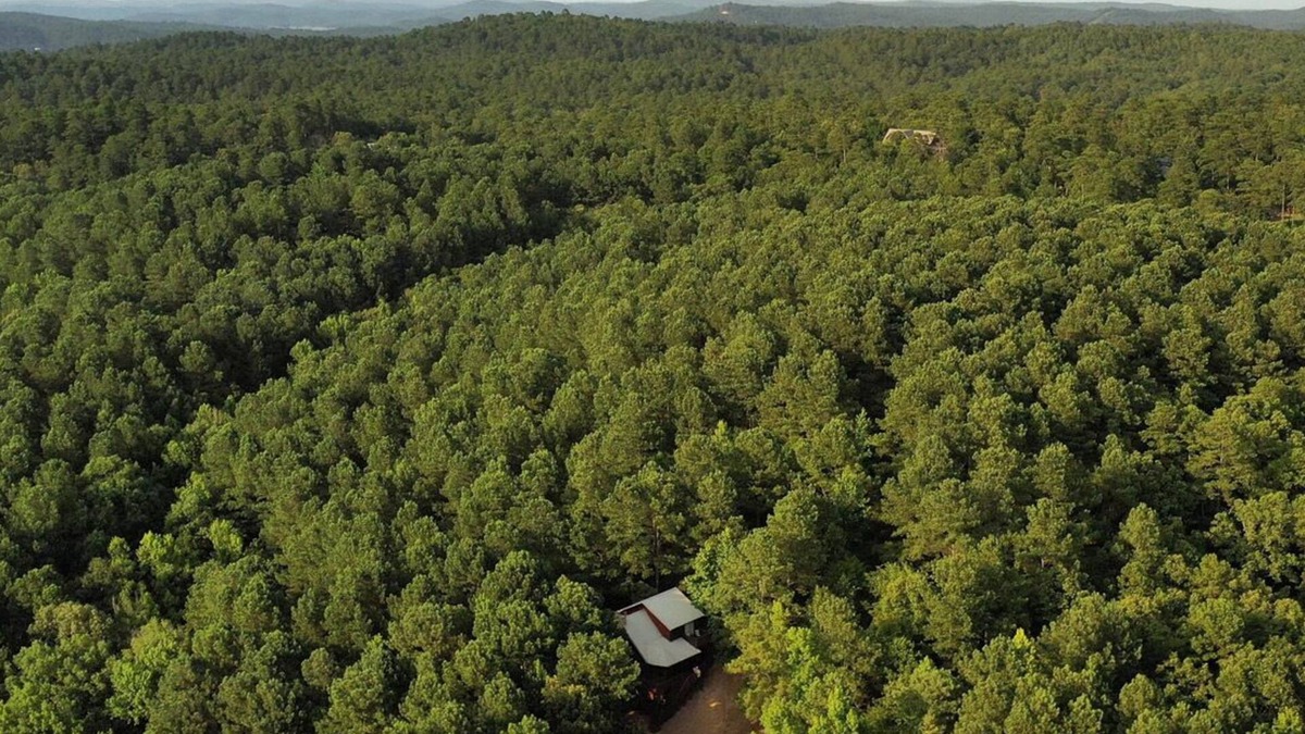 Broken Bow Cabin | Mountain Vista: Stunning 50-Mile Views, Seclusion, Beavers Bend Author's Cabin