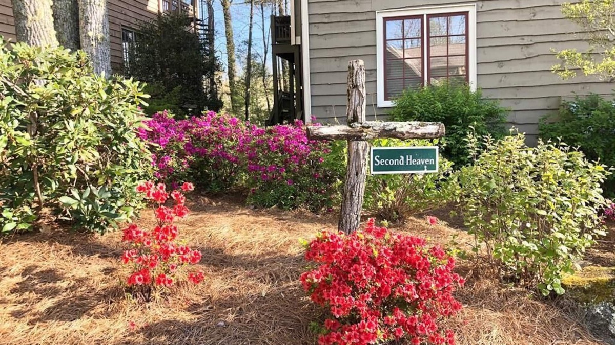 Cashiers Condo | Mountain walk-in level condo!