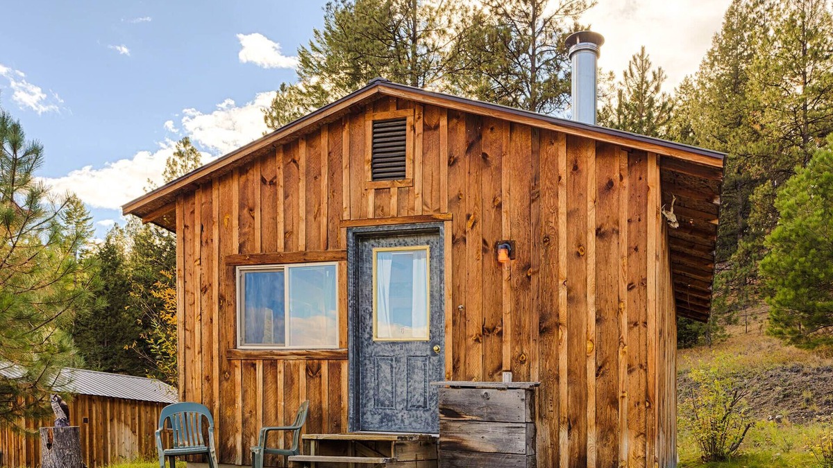 Oroville Cabin | Mountaineer Cabin at Eden Valley Ranch