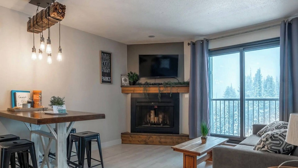 Big White Ski Resort Condo | Mountains View with Pool, Hot Tub and Gym
