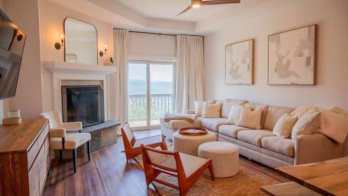 Ludlow Condo | Mountainside 2-BR Ski-In/Out Okemo Haven