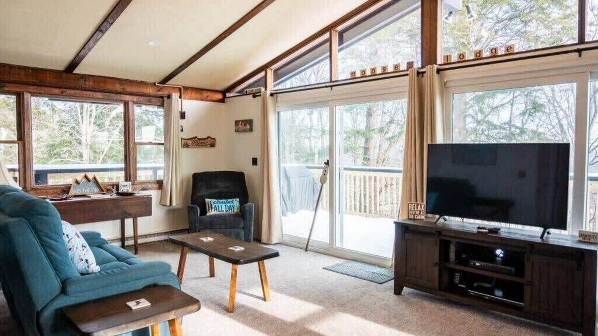 Ludlow House | Mountainside 4-BR Lodge 2-min to Okemo Mountain