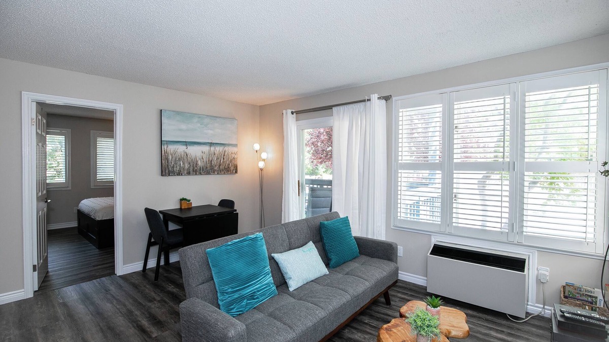 Craigleith Apartment | Mountainside Retreat - Ski in/out - Endless Coffee