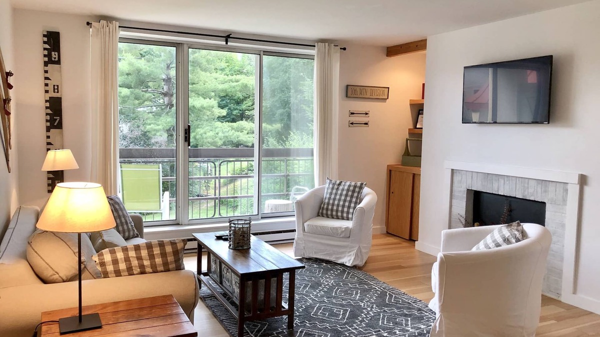 Warren Condo | Mountainside Condo at Sugarbush Vt Walk to Resort!