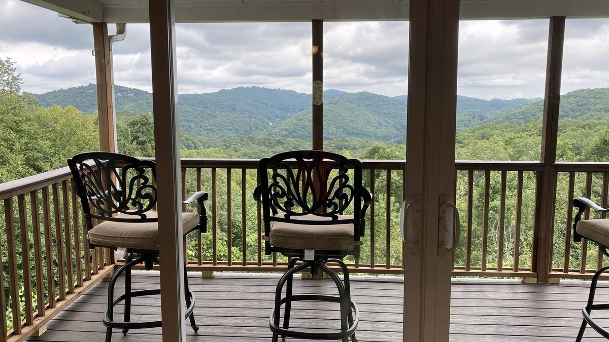 Blowing Rock Cottage | Mountainside Cottage! Great Views, Close to Appalachian Ski Mtn, Free WiFi!