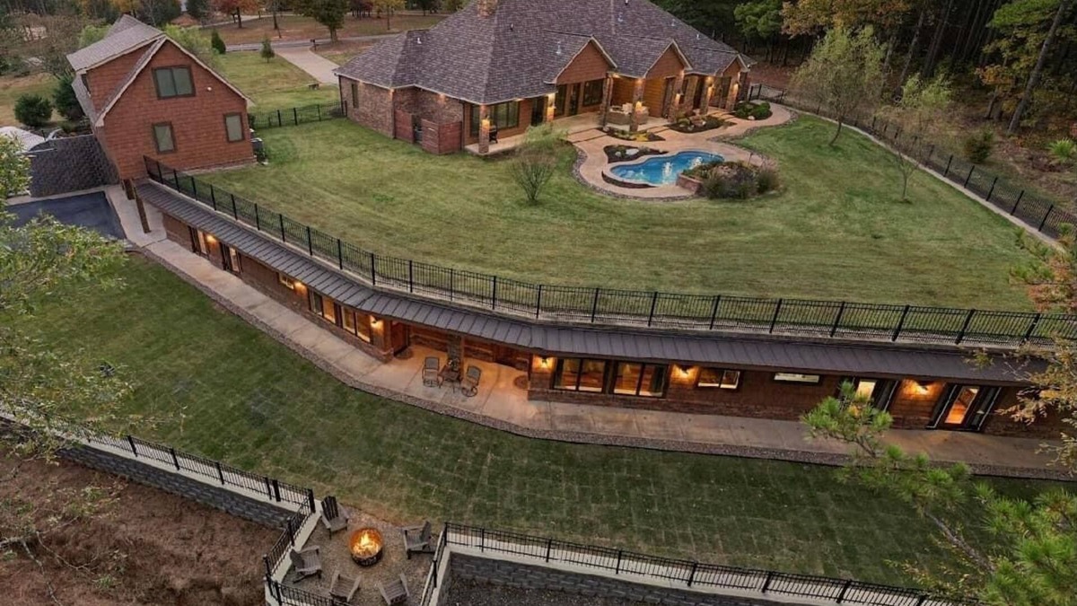 Mena House | Mountainside Luxury Unit 3—LOCATION! LOCATION!