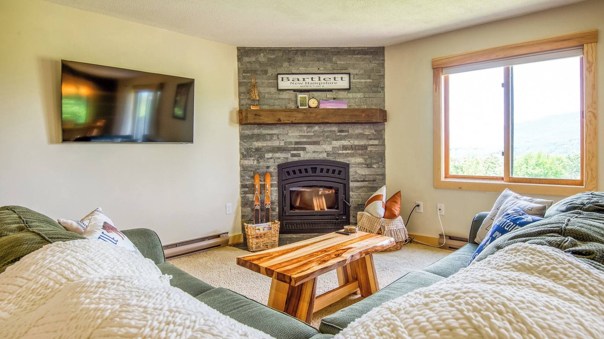 Jackson Condo | Mountainside Sunset Retreat close to area hiking and multiple ski resorts!