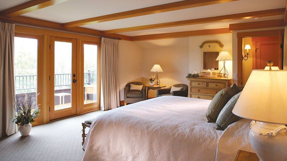 Moscow Villa | Mountainside Villa at Trapp Family Lodge Resort with Amenities