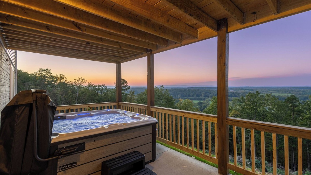 Front Royal House | Mountainside VUE with Hot tub!