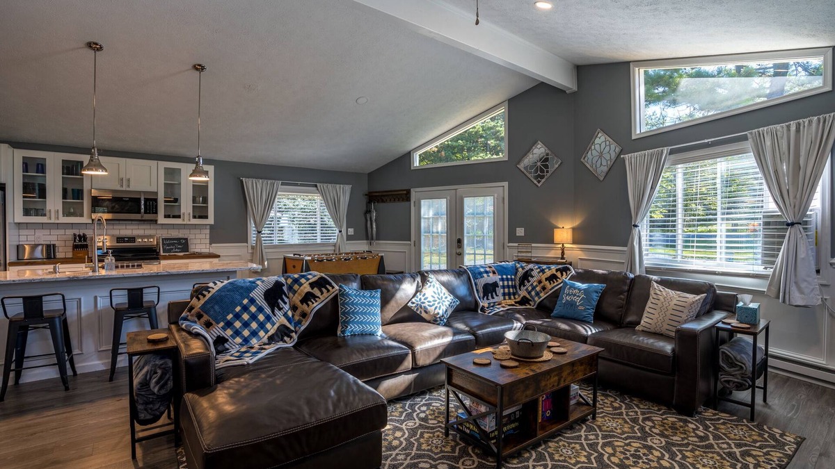 Albrightsville House | MountainTime Lodge at Towamensing Trails -Hot Tub - Dog Friendly