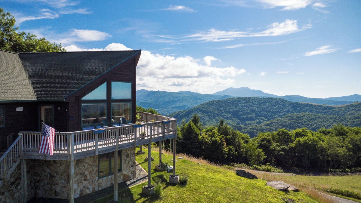 Frank Cabin | Mountaintop Cabin with Majestic Views - Hot Tub + Game Room + Pet Friendly