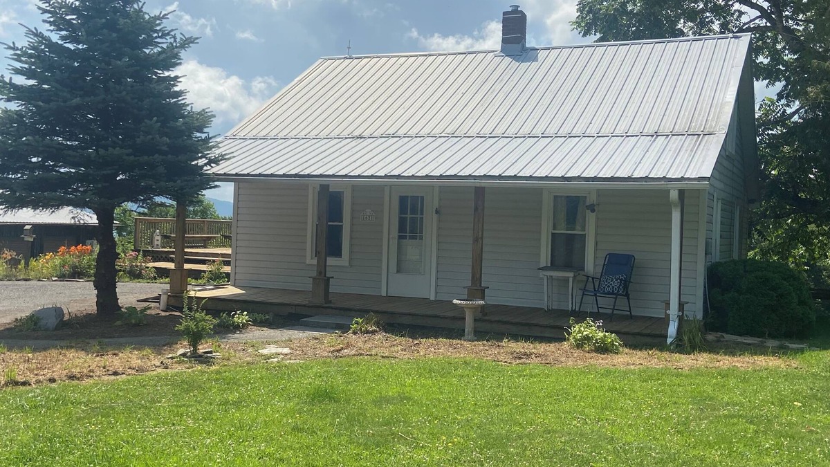 Wilson Creek House | Mountaintop Cottage at near 3500 ft, close to Grayson Highlands & the New River